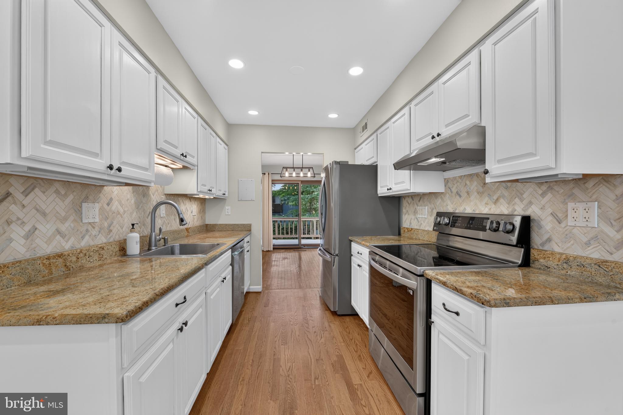 2031 Sarazen Place Reston, VA 20191 - Photo 9 of 27 Recessed Lighting