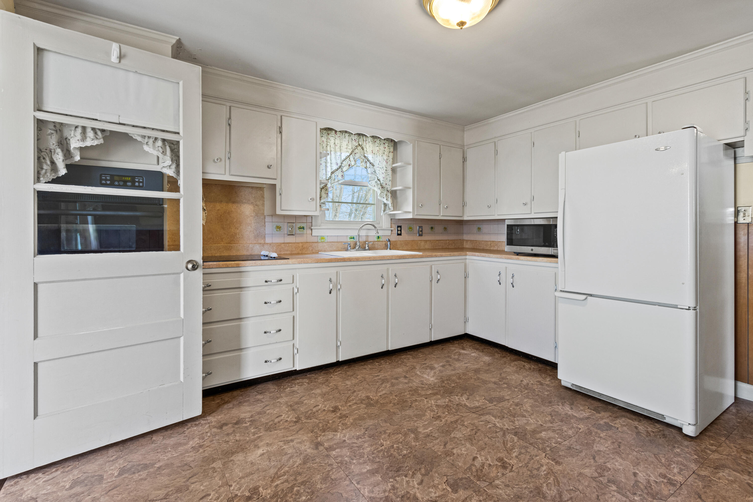 30 Kaler Road South Portland, ME 04106 - Photo 6 of 49 RFarnham20260418-91009