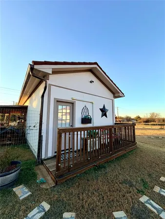 a view of house with a yard