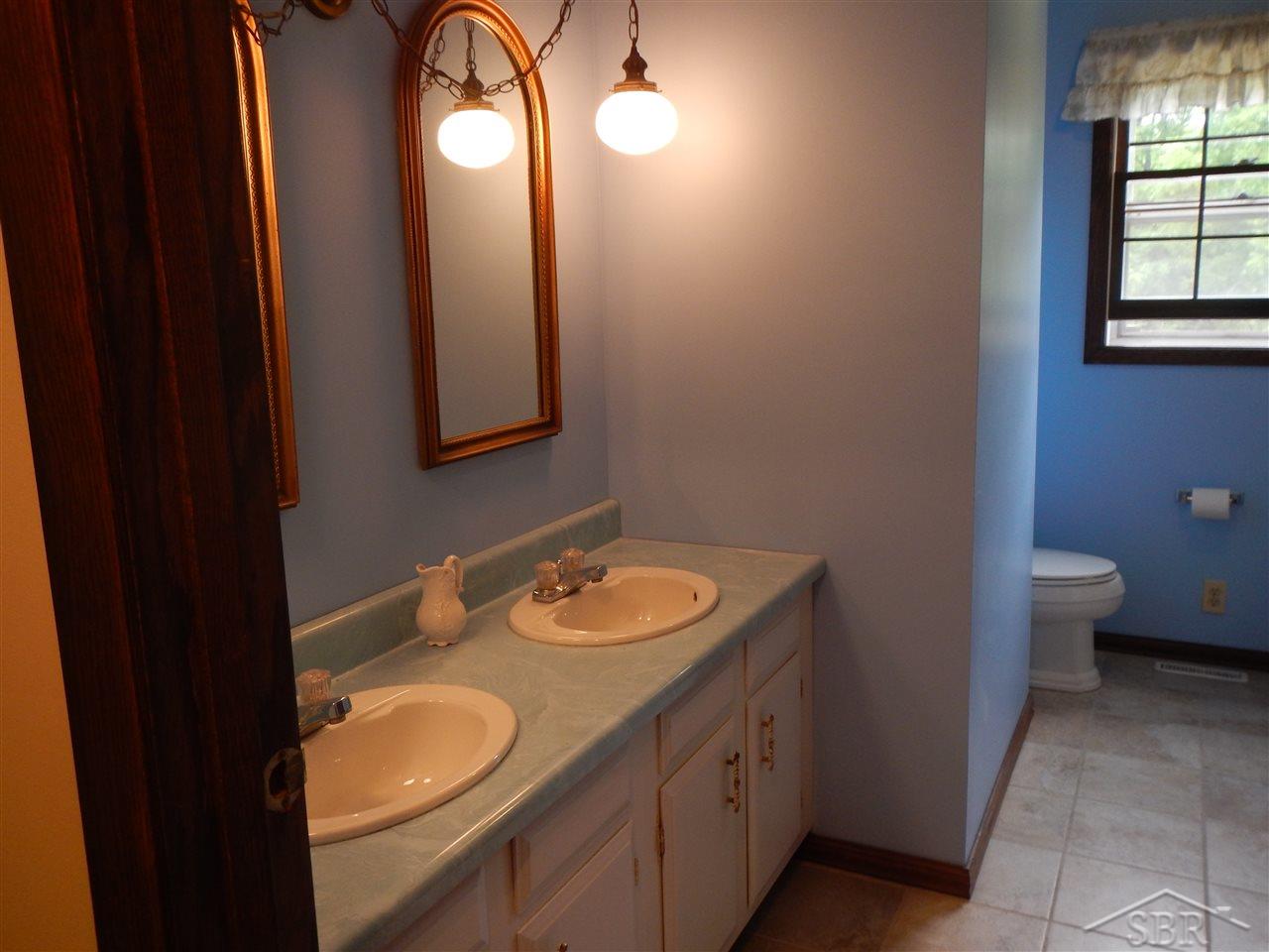 2143 South Graham Road Saginaw, MI 48609 - Photo 19 of 31 Main Bathroom