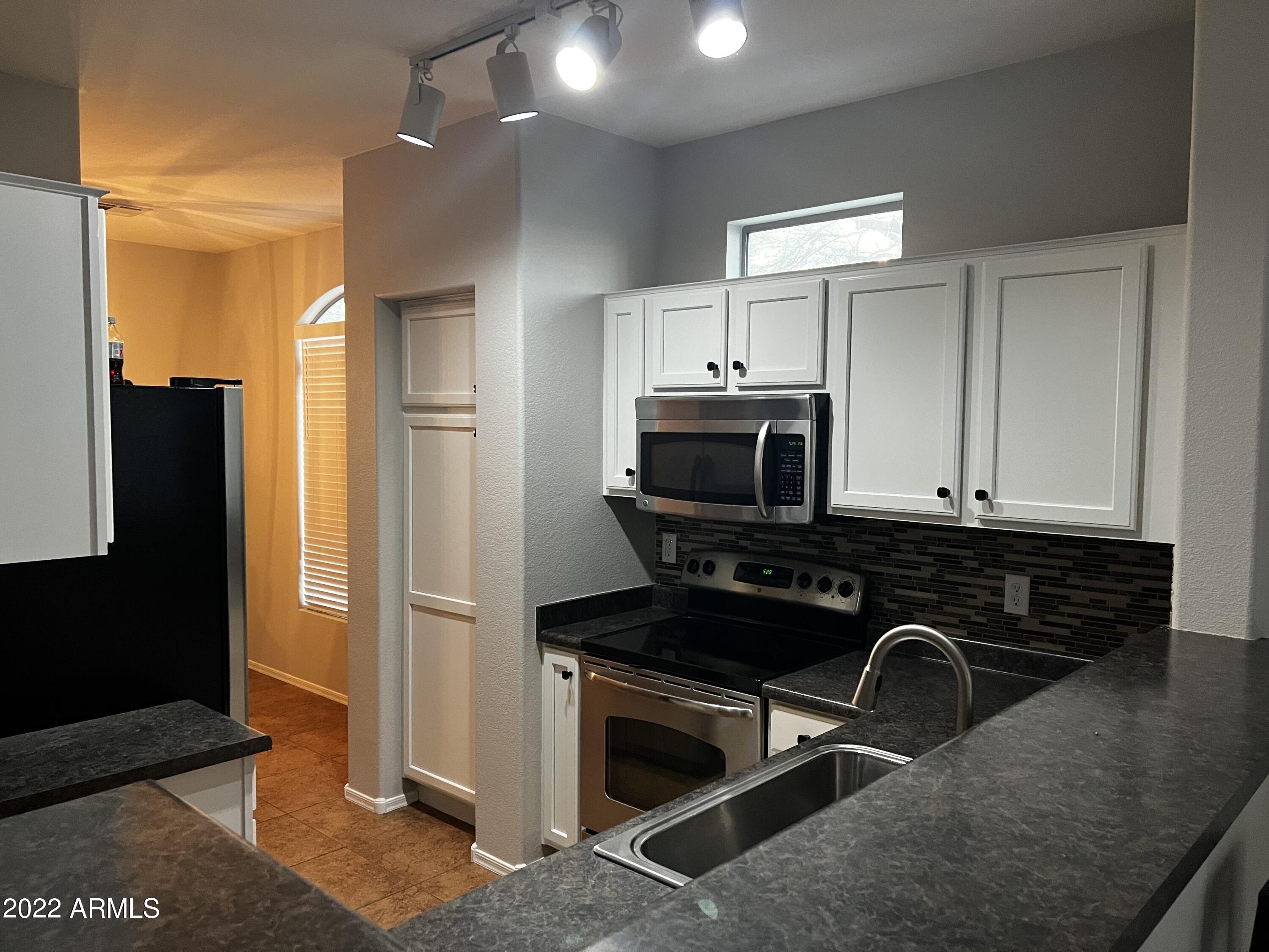 2150 West Alameda Road, Unit 1068 Phoenix, AZ 85085 - Photo 9 of 30 Kitchen 2