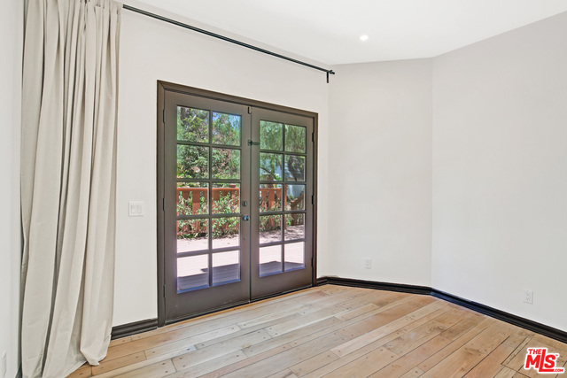 3099 Ellington Drive Los Angeles, CA 90068 - Photo 12 of 48