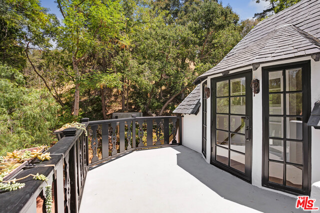 3099 Ellington Drive Los Angeles, CA 90068 - Photo 18 of 48