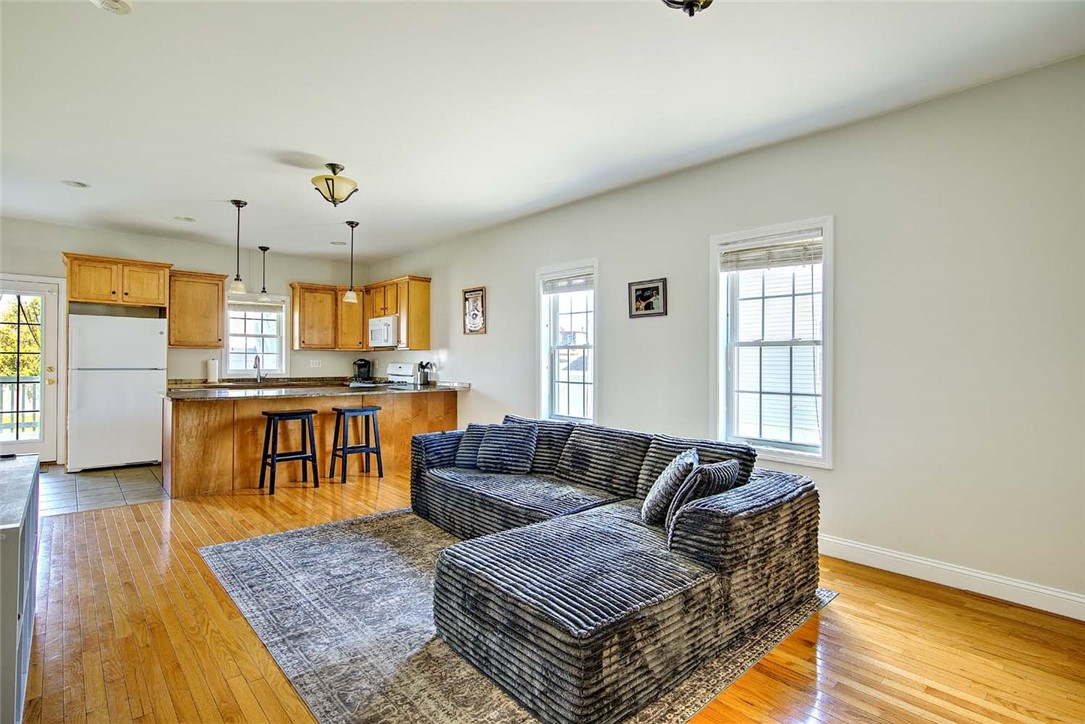 31 Garfield Avenue Bristol, RI 02809 - Photo 6 of 33 1st floor apartment