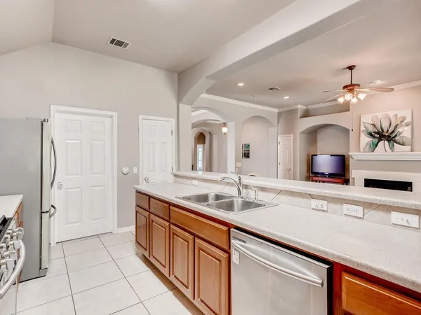 $2,295 | 20204 Mustang Island Circle, Pflugerville, TX 78660