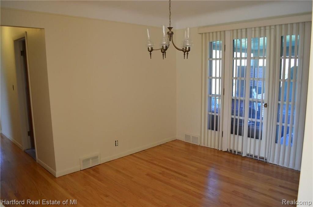 28385 Farmington Road Farmington Hills, MI 48334 - Photo 5 of 15