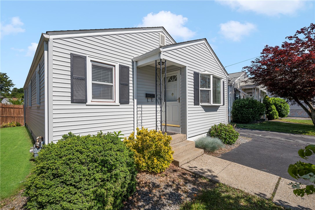 301 Budlong Road Cranston, RI 02920 - Photo 2 of 28