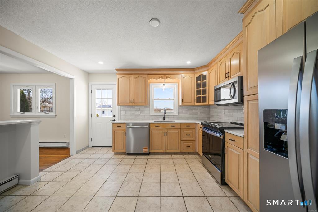 25 Greenview Drive Waterbury, CT 06708 - Photo 5 of 20