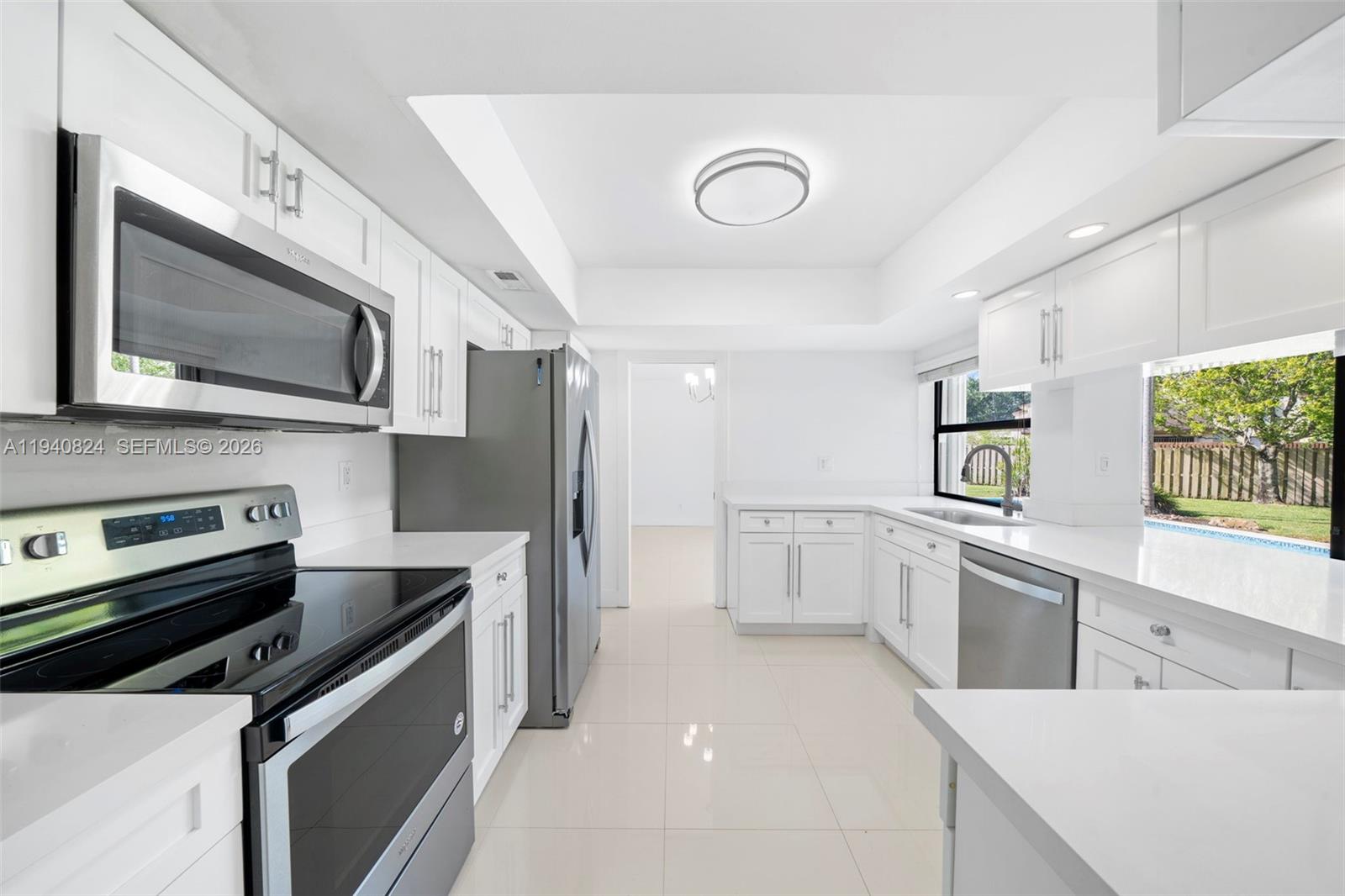 10424 Southwest 114th Court Miami, FL 33176 - Photo 3 of 23