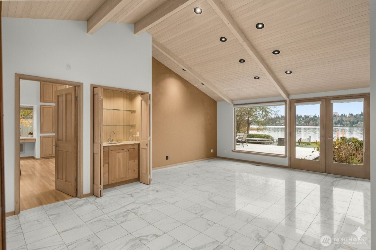 8428 North Mercer Way Mercer Island, WA 98040 - Photo 14 of 40