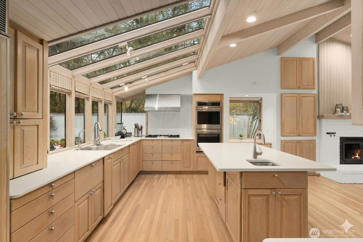 8428 North Mercer Way Mercer Island, WA 98040 - Photo 16 of 40