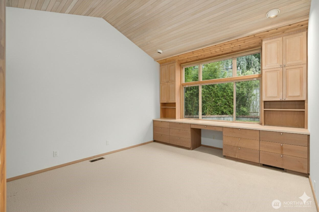 8428 North Mercer Way Mercer Island, WA 98040 - Photo 25 of 40 a view of an empty room with a window