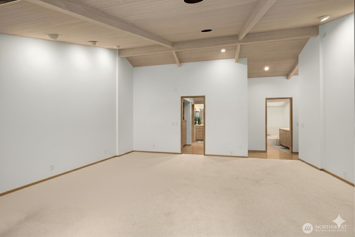 8428 North Mercer Way Mercer Island, WA 98040 - Photo 31 of 40 a view of an empty room