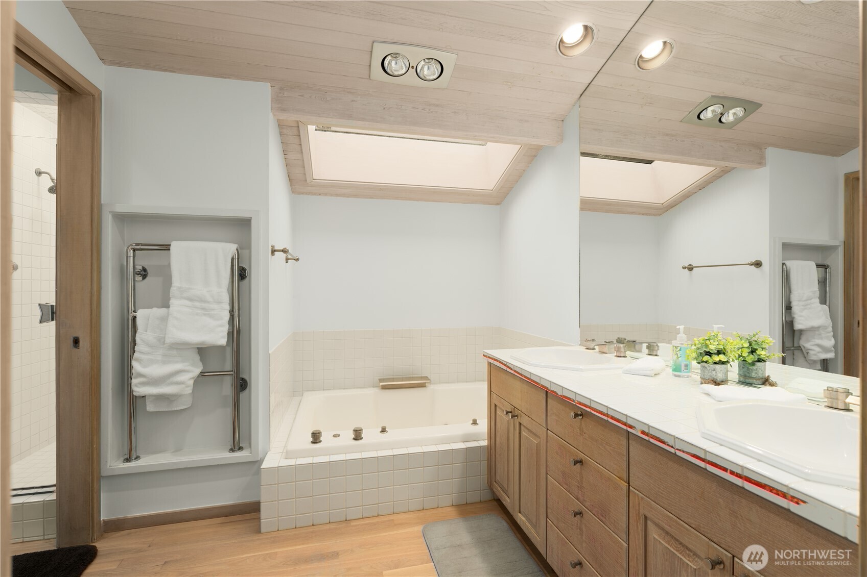 8428 North Mercer Way Mercer Island, WA 98040 - Photo 34 of 40