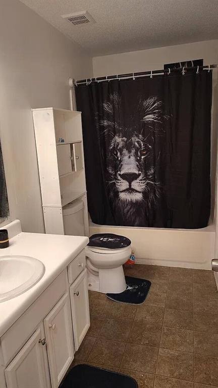 29 Quail Run, Unit B Decatur, GA 30035 - Photo 8 of 16 a bathroom with a sink and a mirror