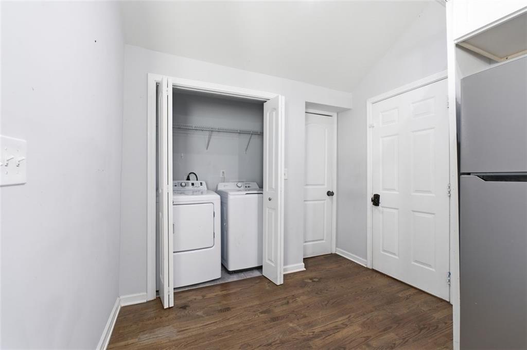 85 Meldon Avenue Southeast Atlanta, GA 30315 - Photo 29 of 39 a view of a bathroom with closet