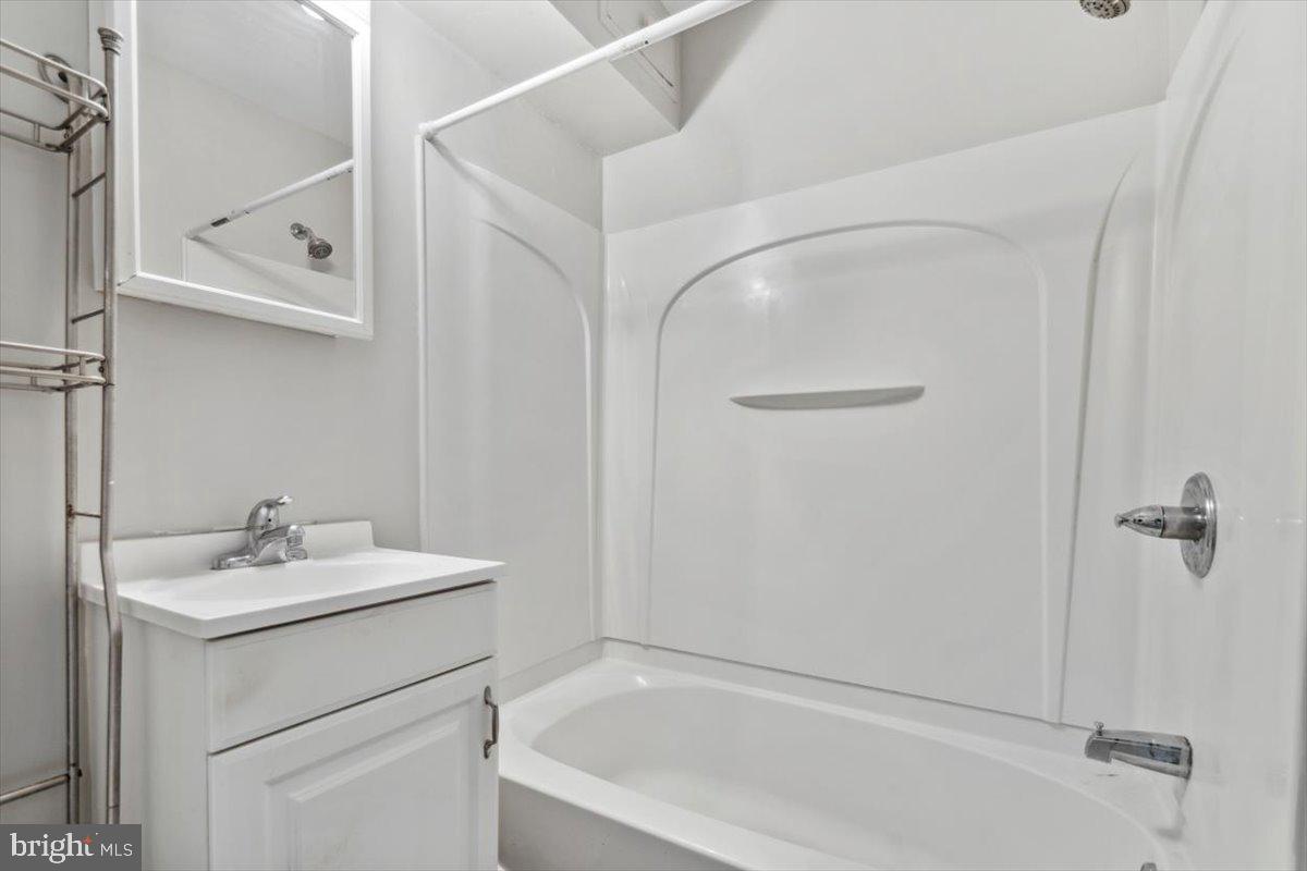 9001 Ridge Avenue, Unit 40 Philadelphia, PA 19128 - Photo 13 of 15 Gallery Image 13