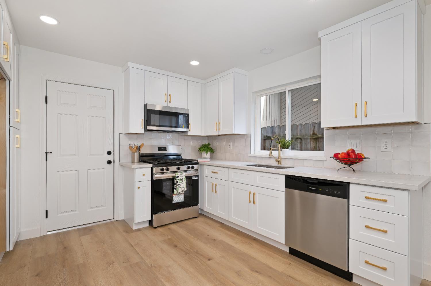 264 Delta Leaf Way Sacramento, CA 95838 - Photo 7 of 30