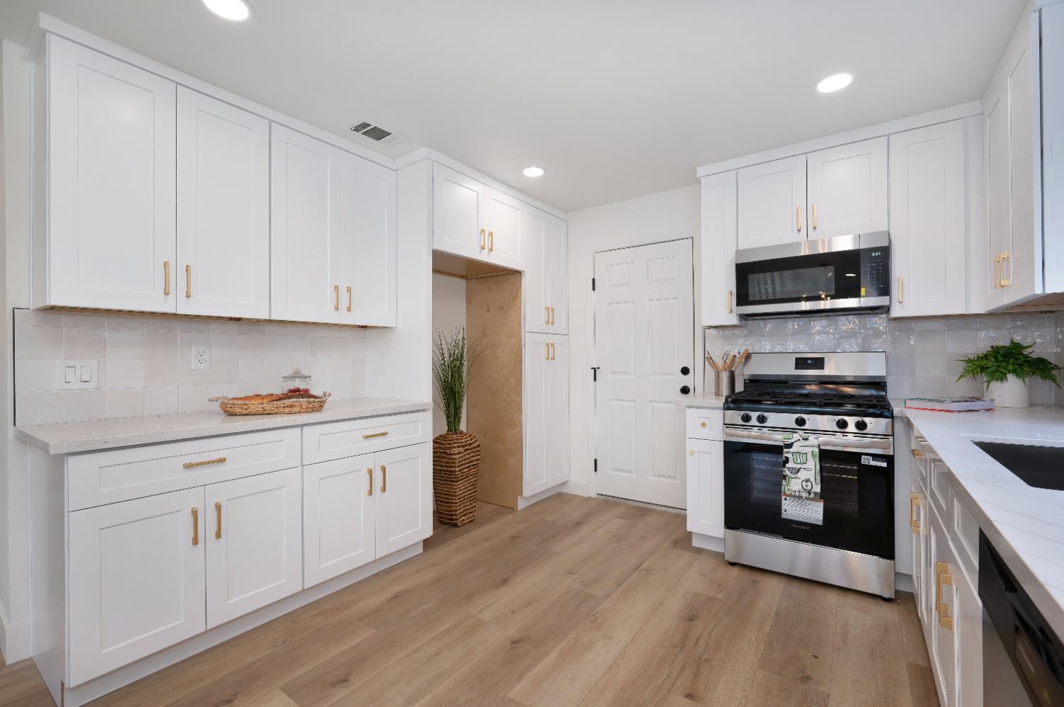 264 Delta Leaf Way Sacramento, CA 95838 - Photo 8 of 30