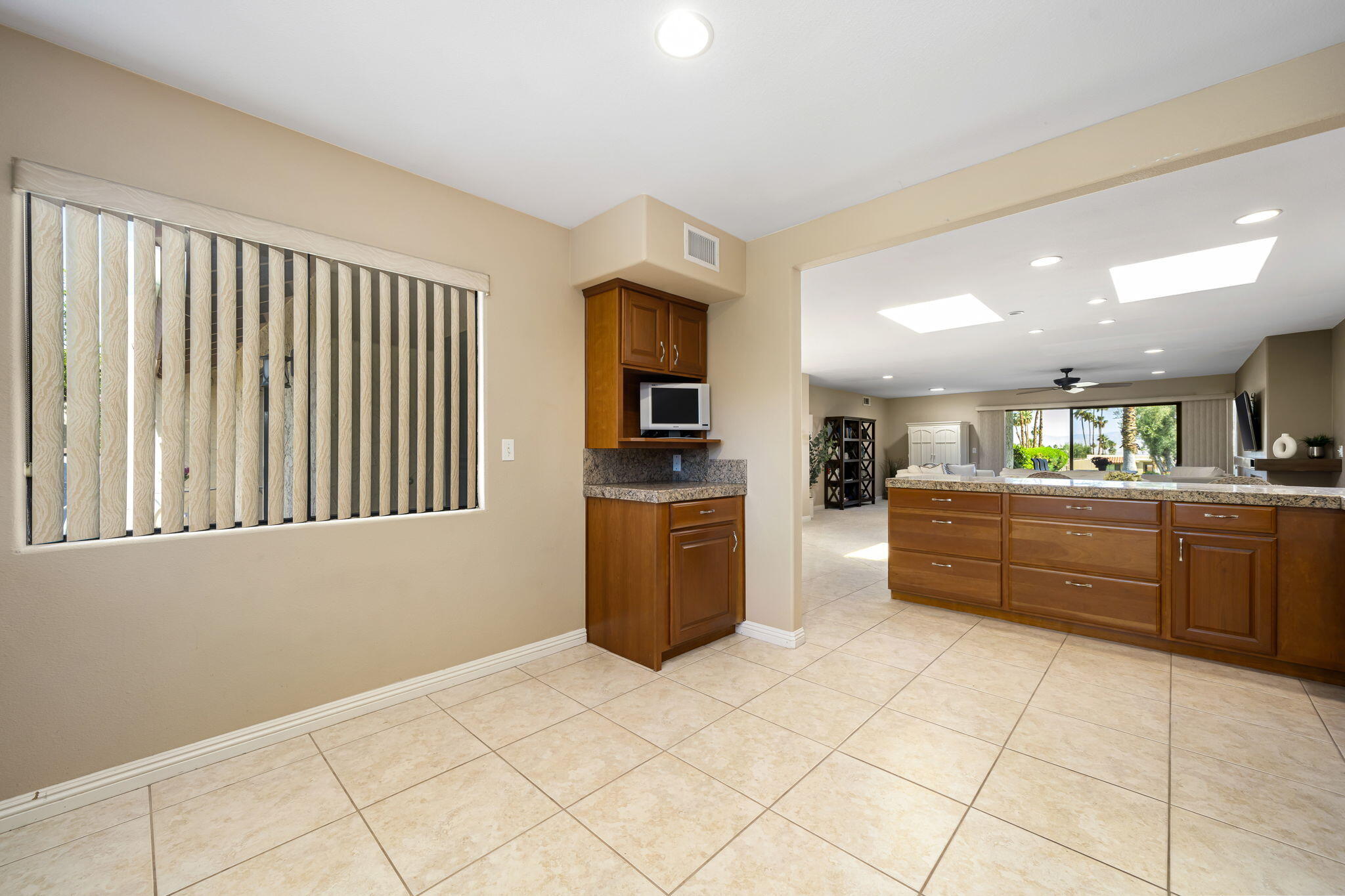 72930 Mesa View Drive Palm Desert, CA 92260 - Photo 25 of 40 a large kitchen with a stove a microwave and a refrigerator
