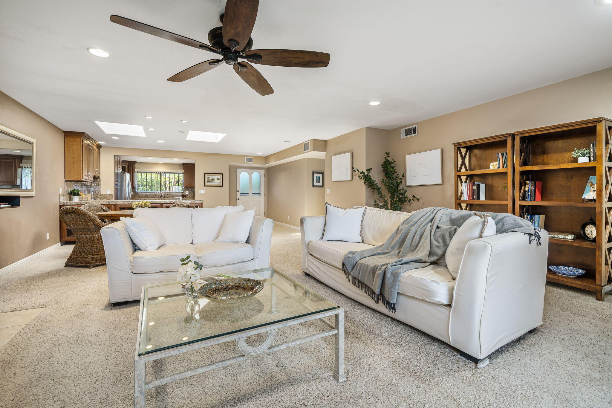 72930 Mesa View Drive Palm Desert, CA 92260 - Photo 4 of 40 a living room with furniture