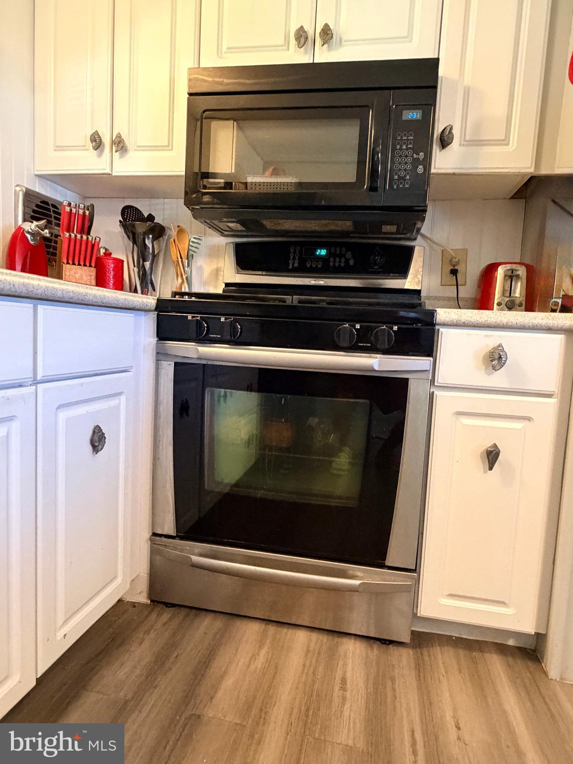 38059 Quail Road Ocean View, DE 19970 - Photo 10 of 52 gas range