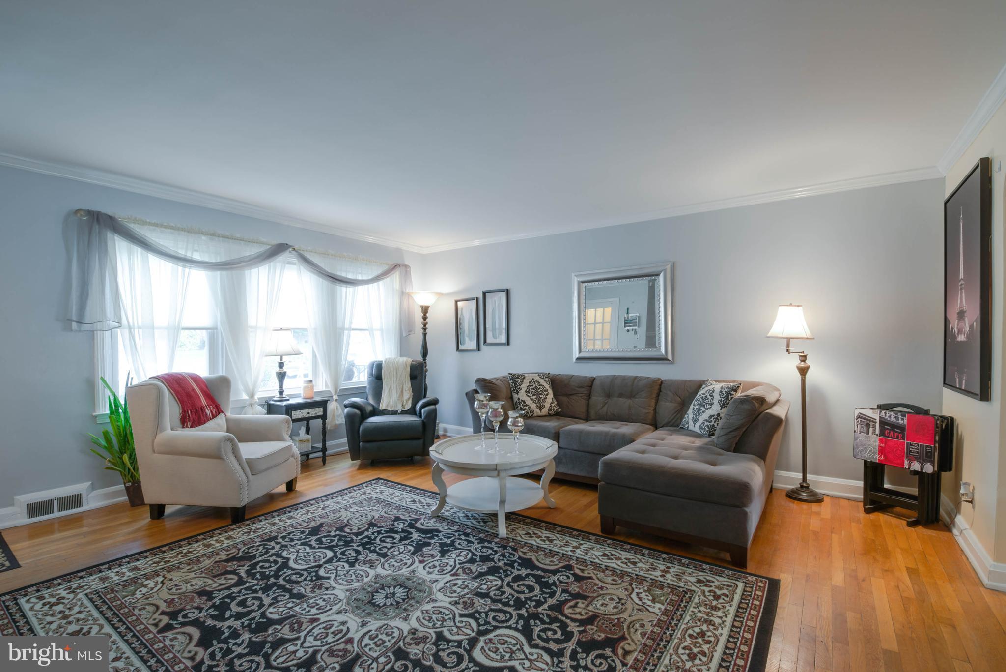 1814 Glen Ridge Road Towson, MD 21286 - Photo 4 of 30 Living Room