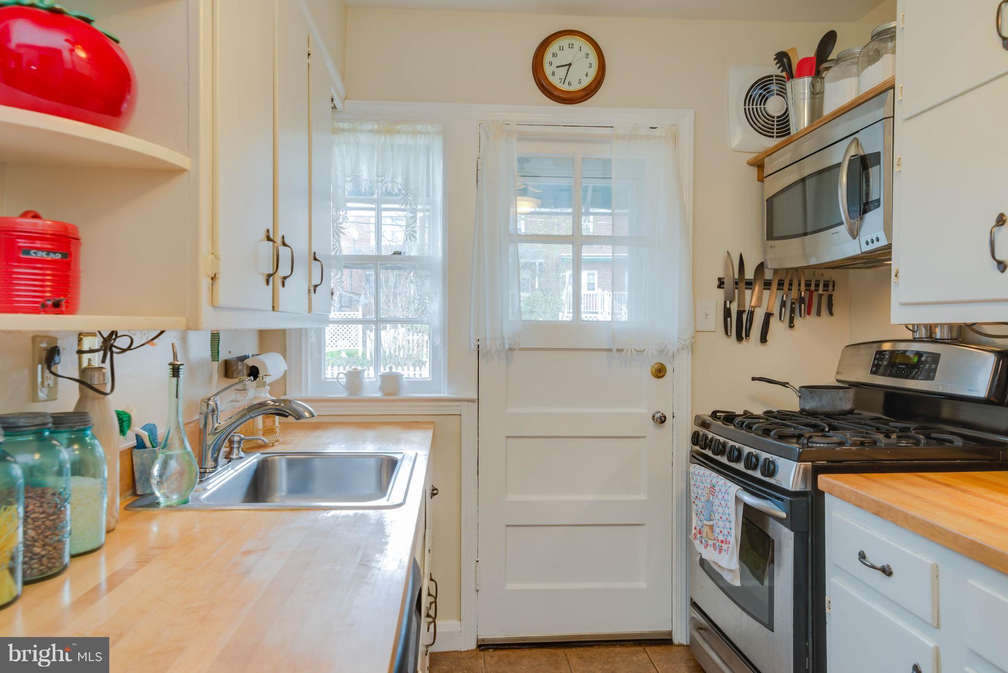 1814 Glen Ridge Road Towson, MD 21286 - Photo 10 of 30 Kitchen