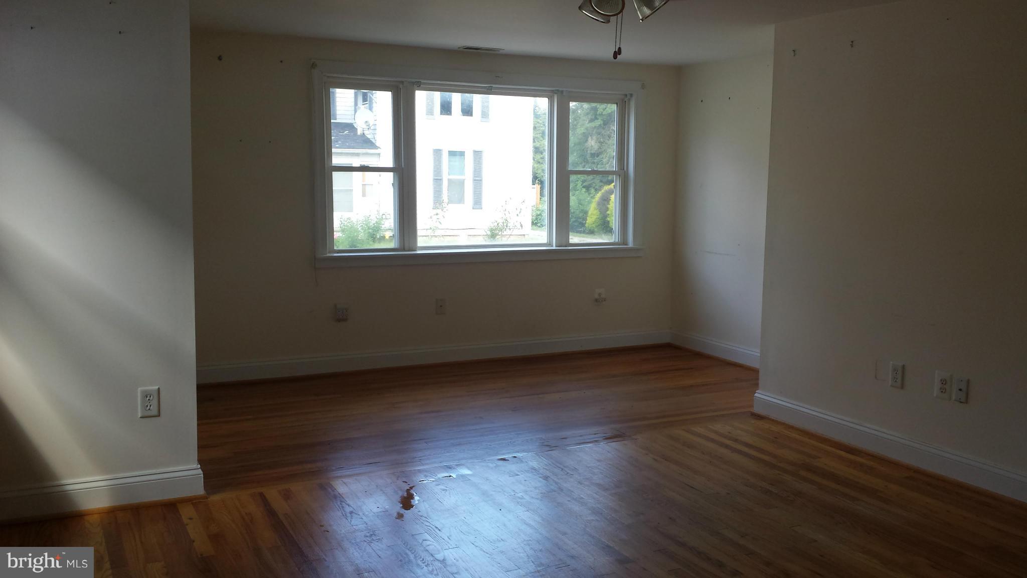 1636 Barclay Road Barclay, MD 21607 - Photo 5 of 12 Living Room