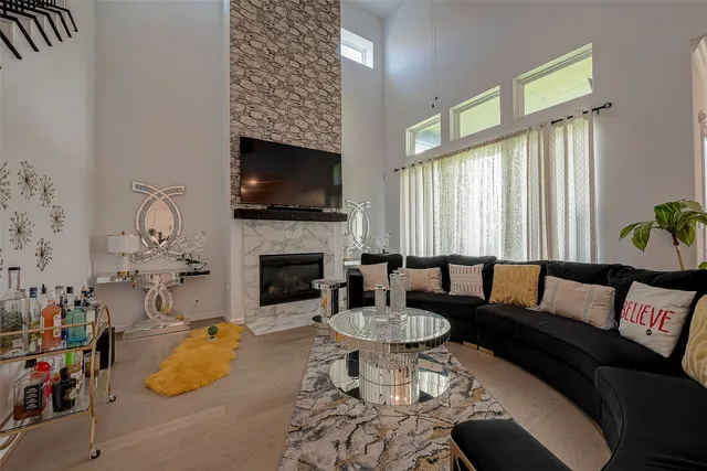 $3,300 | 9207 Secretariat Lane, Mont Belvieu, TX 77523