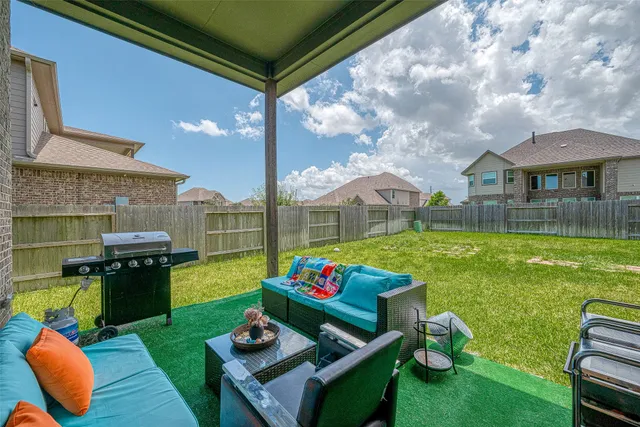 $3,300 | 9207 Secretariat Lane, Mont Belvieu, TX 77523