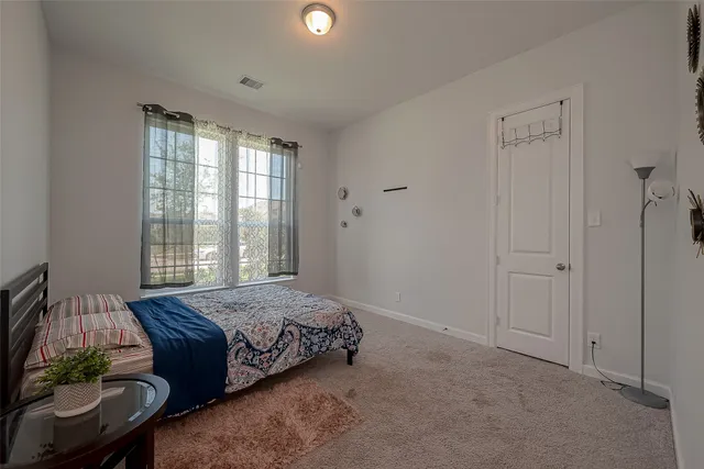 $3,300 | 9207 Secretariat Lane, Mont Belvieu, TX 77523