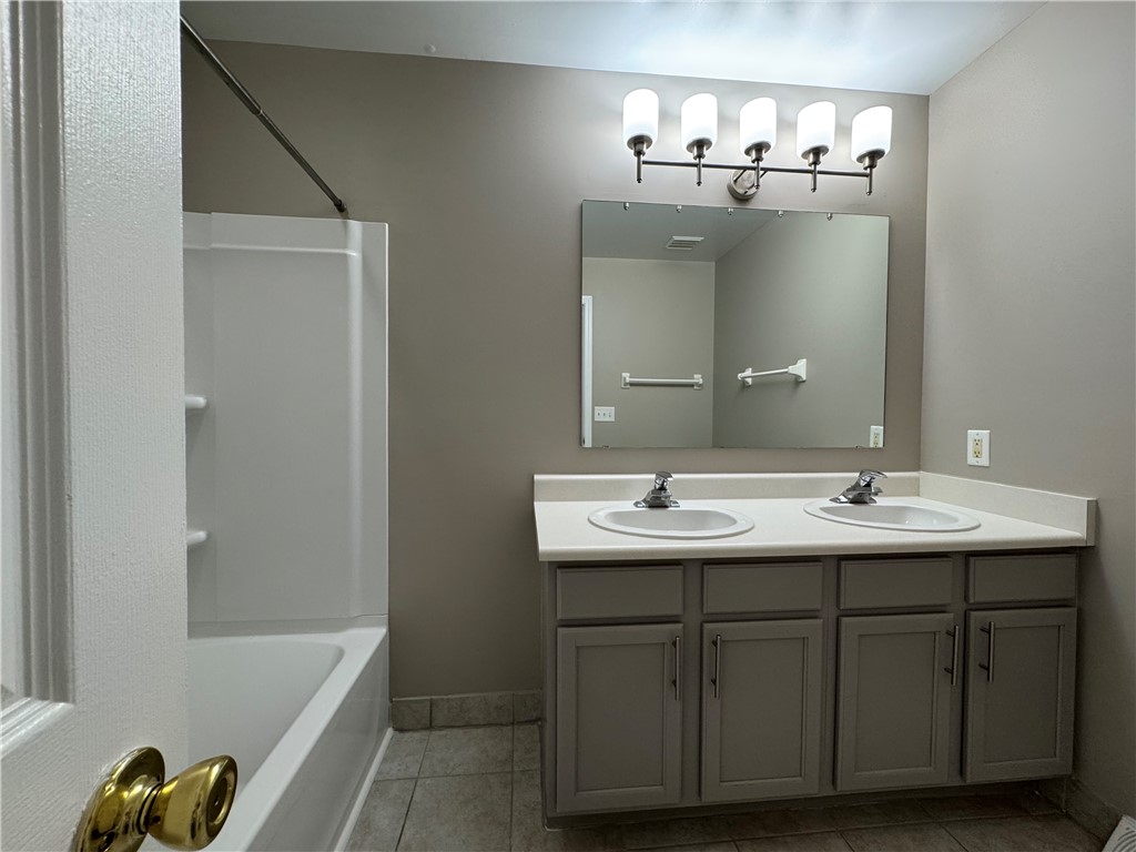 778 Royal Sunset Drive Webster, NY 14580 - Photo 25 of 38 Typical primary full bathroom with shower/tub comb