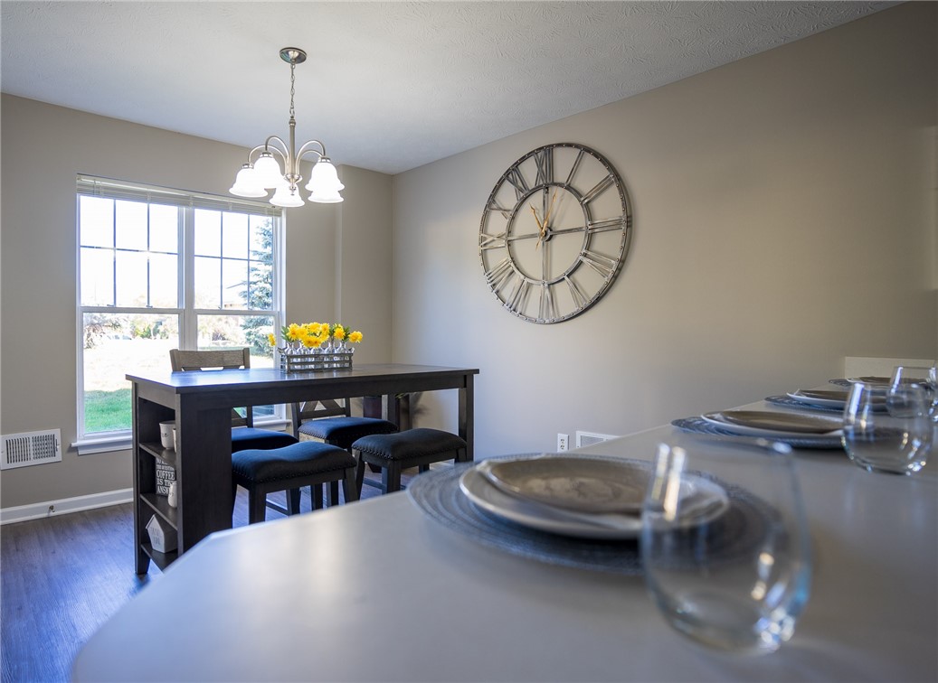 778 Royal Sunset Drive Webster, NY 14580 - Photo 4 of 38 View of typical Great Room dining area from kitche