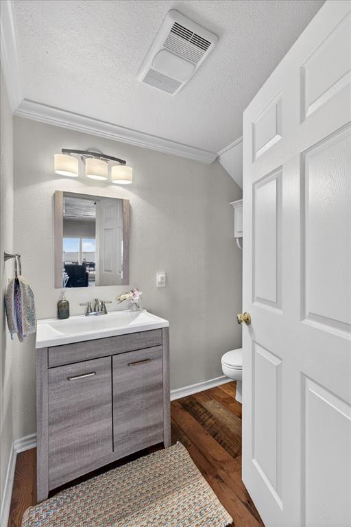 353 Winding Shore Tool, TX 75143 - Photo 14 of 35 a bathroom with a sink and a mirror