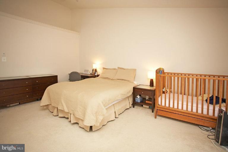 921 Highland Ridge Avenue Gaithersburg, MD 20878 - Photo 16 of 20 Master Bedroom