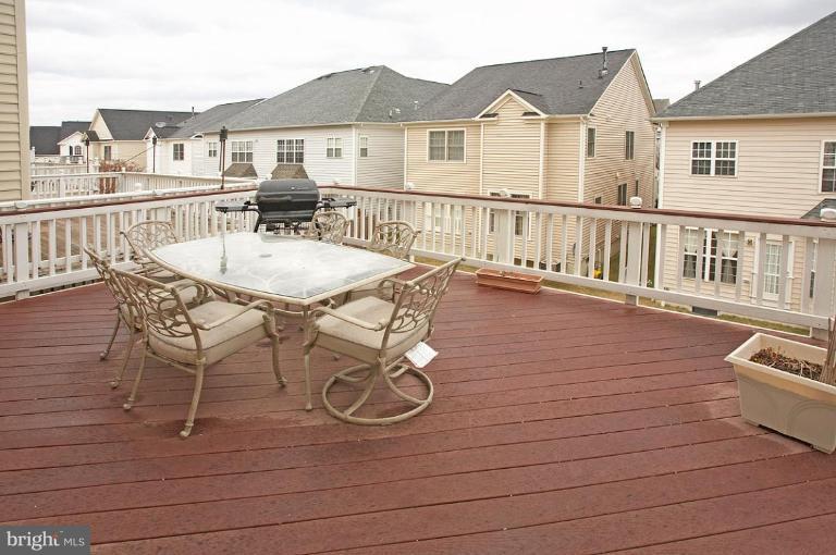 921 Highland Ridge Avenue Gaithersburg, MD 20878 - Photo 4 of 20 Deck