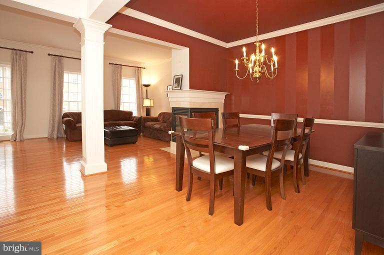 921 Highland Ridge Avenue Gaithersburg, MD 20878 - Photo 5 of 20 Dining Room