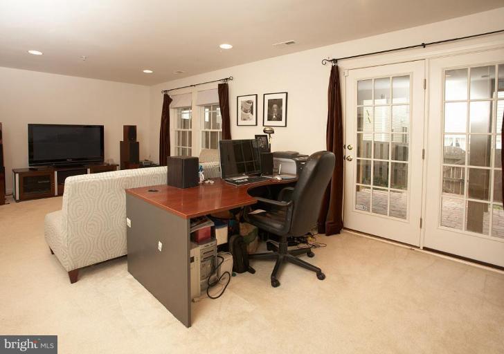 921 Highland Ridge Avenue Gaithersburg, MD 20878 - Photo 7 of 20 Family Room #2