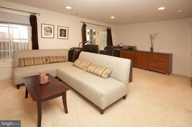 921 Highland Ridge Avenue Gaithersburg, MD 20878 - Photo 8 of 20 Family Room #3