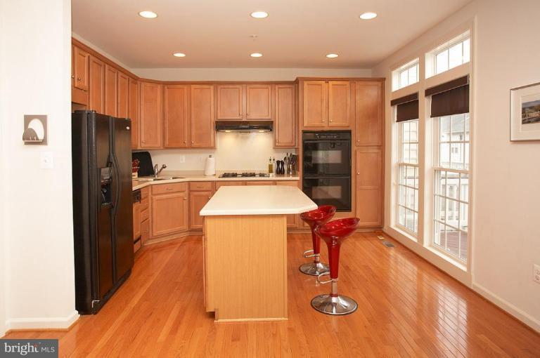 921 Highland Ridge Avenue Gaithersburg, MD 20878 - Photo 9 of 20 Kitchen