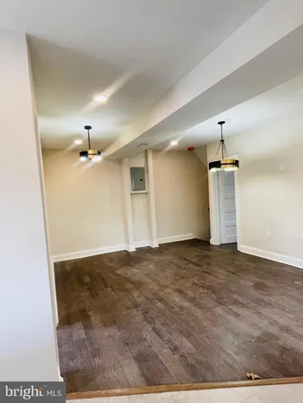 a view of a big room with closet and windows