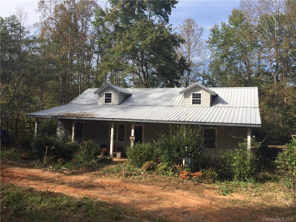 385 Pipers Neck Rutherfordton, NC 28139 - Photo 9 of 13 a front view of a house with garden