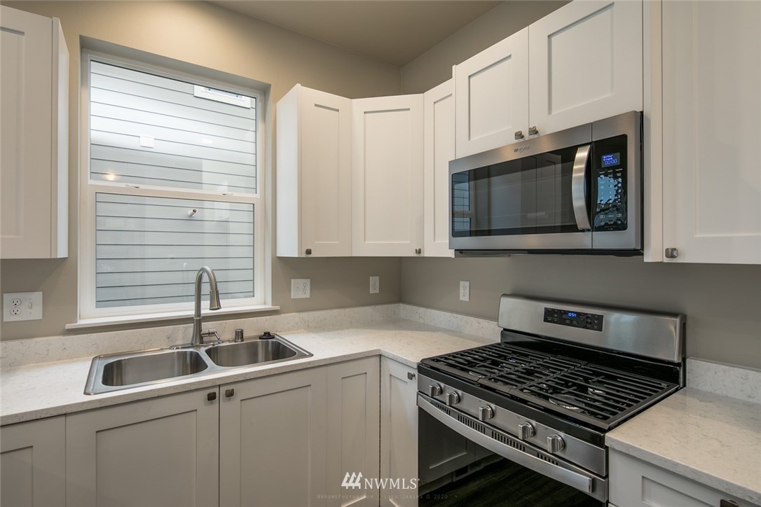 2078 Roxy Loop Ferndale, WA 98248 - Photo 8 of 33 Gallery Image 8
