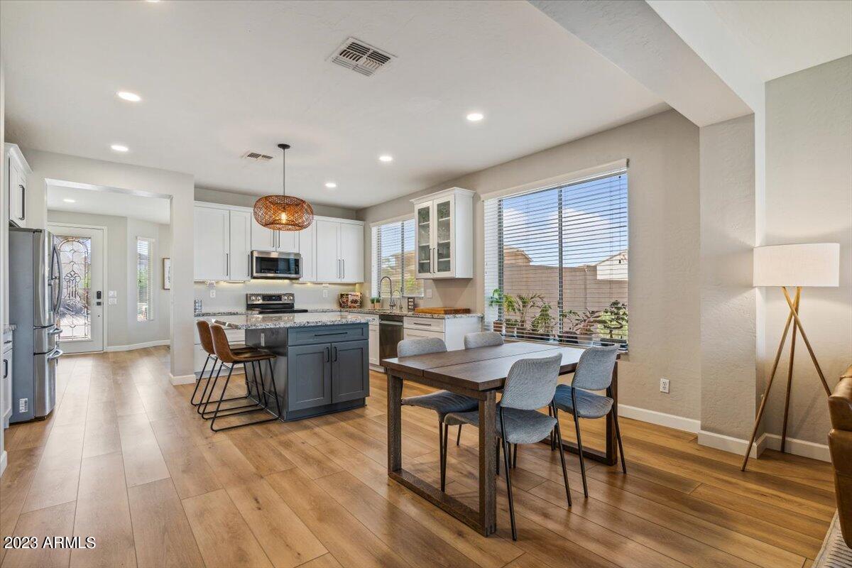 2934 West Carson Road Phoenix, AZ 85041 - Photo 3 of 15 Dine-in Kitchen!