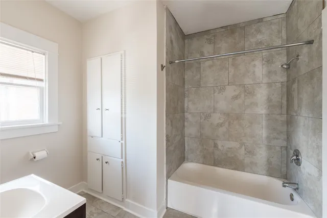 $2,500 | 608 Avondale Street, Houston, TX 77006