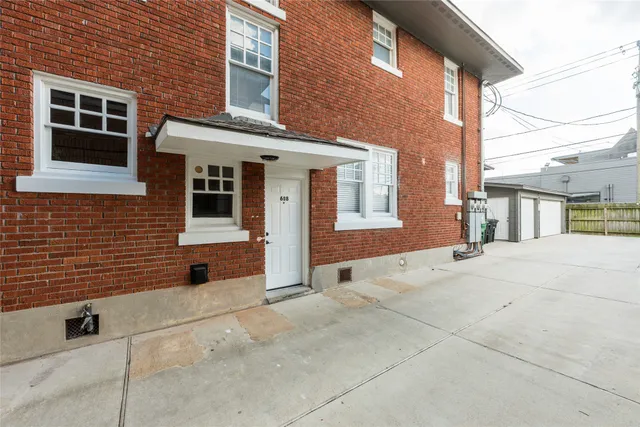 $2,500 | 608 Avondale Street, Houston, TX 77006