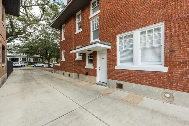 $2,500 | 608 Avondale Street, Houston, TX 77006