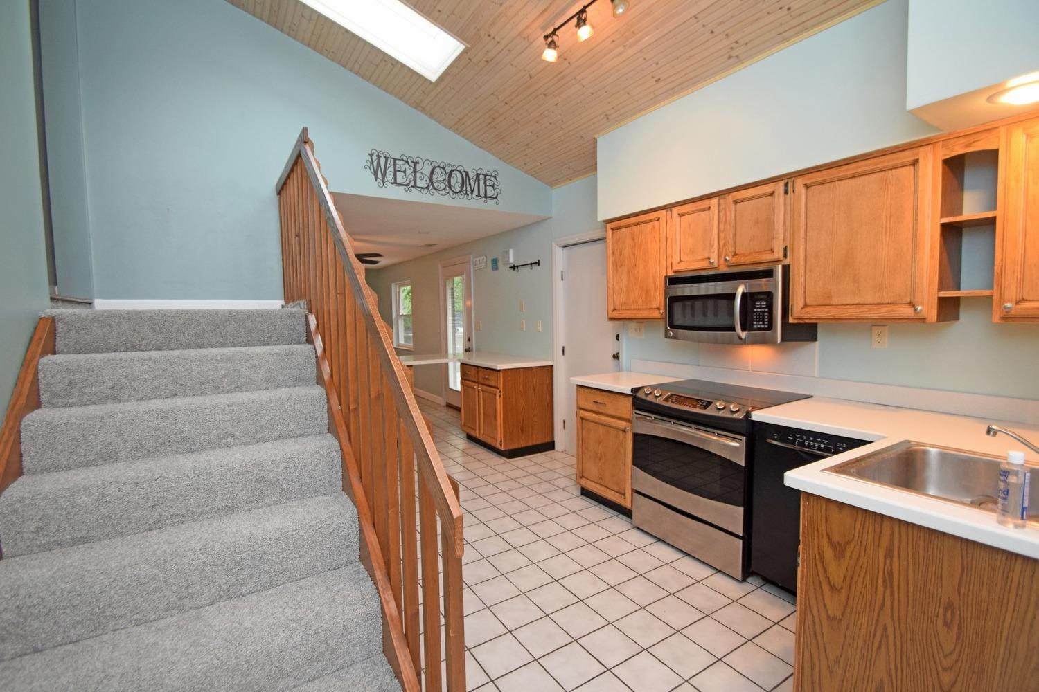 5656 Foley Road Cincinnati, OH 45238 - Photo 5 of 46