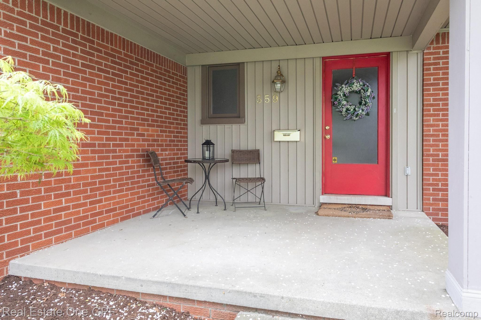559 Cook Road Grosse Pointe, MI 48236 - Photo 3 of 47 5.jpg